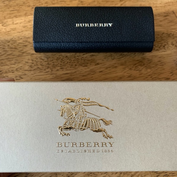 Authentic Black Burberry Square Sunglasses - Picture 2 of 8